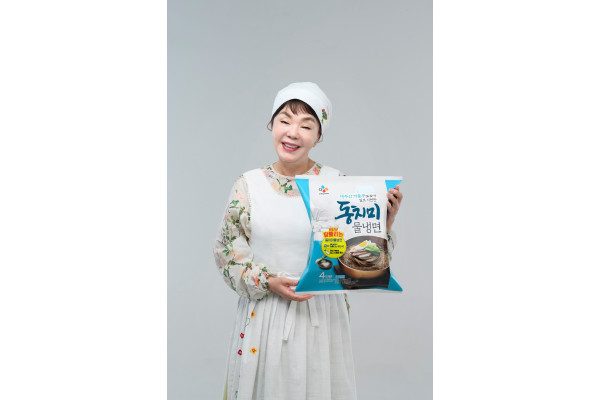CJ제일제당 동치미 물냉면 모델 김수미 이미지