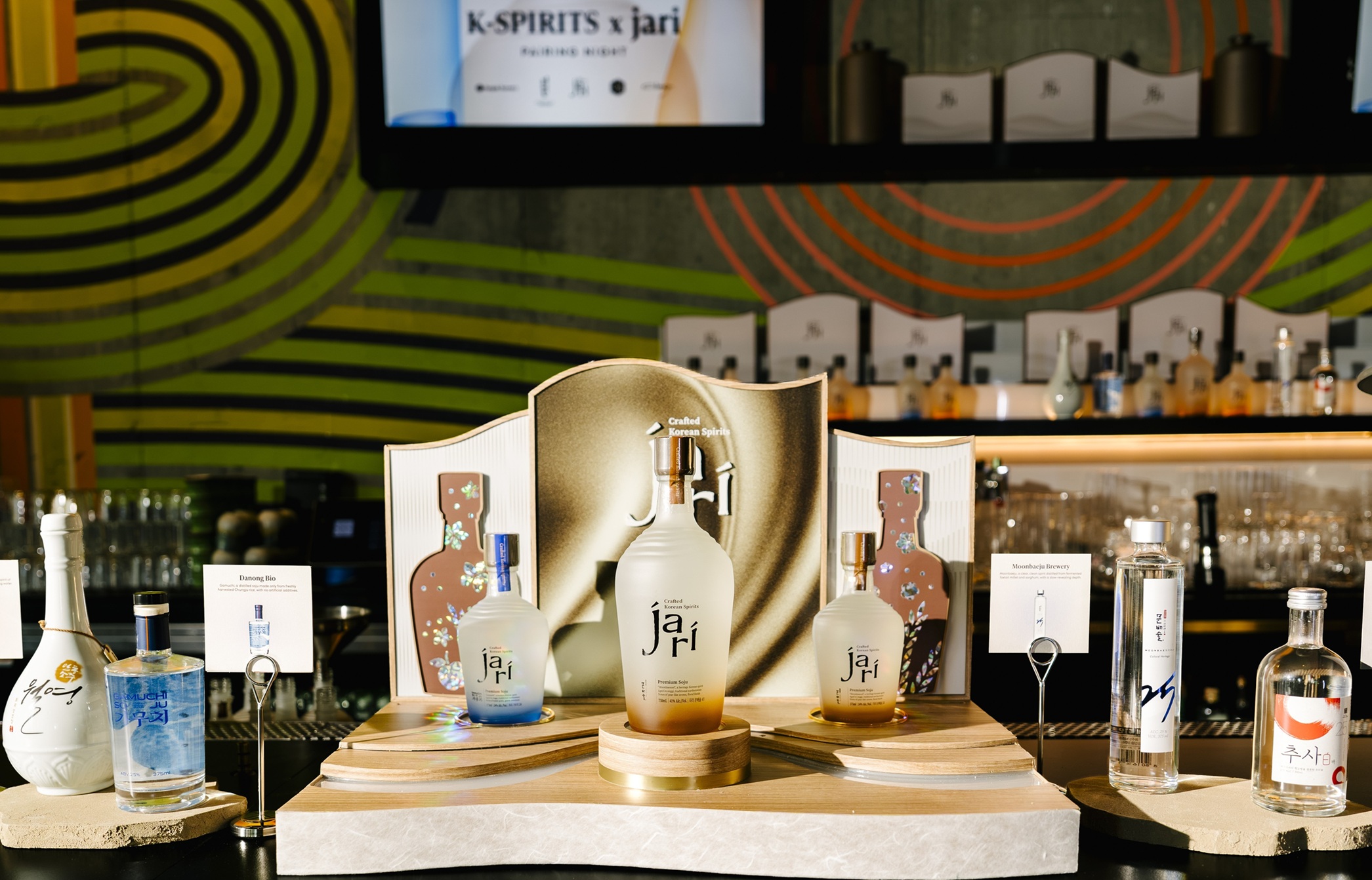 jari Korean spirits along with products from its partner Korean distilleries
