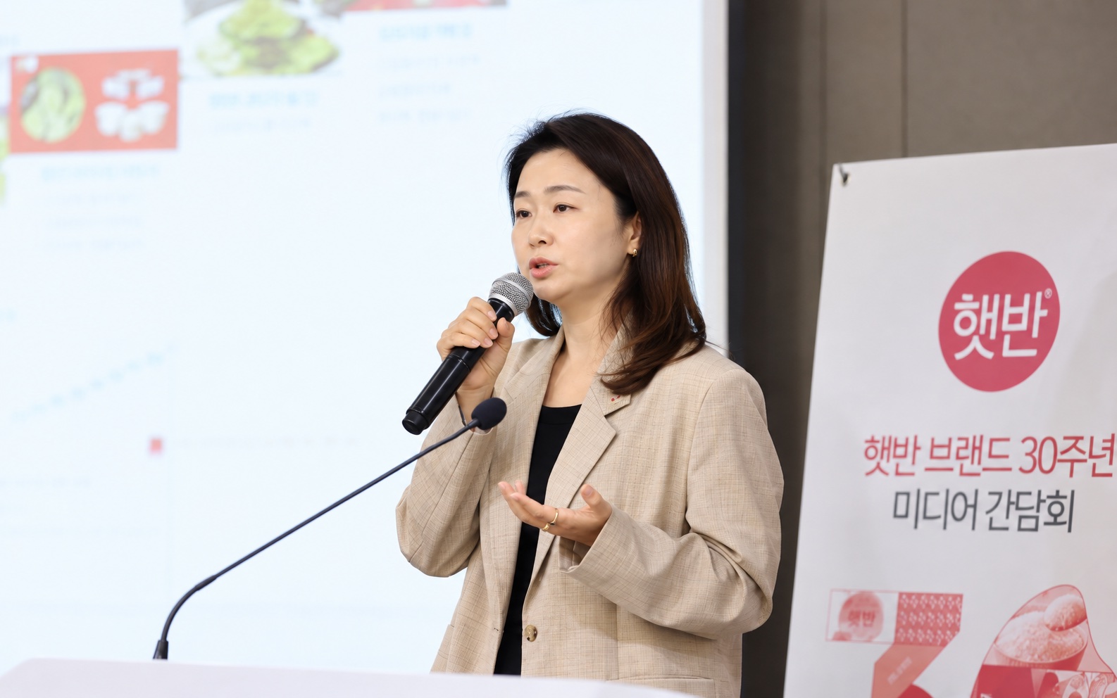 지난 21일 CJ블로썸캠퍼스에서 개최딘 기자간담회에서 밥의 글로벌화 방향에 대해 설명하는 김숙진 CJ제일제당 식품마케팅실장 겸 한국사업본부장