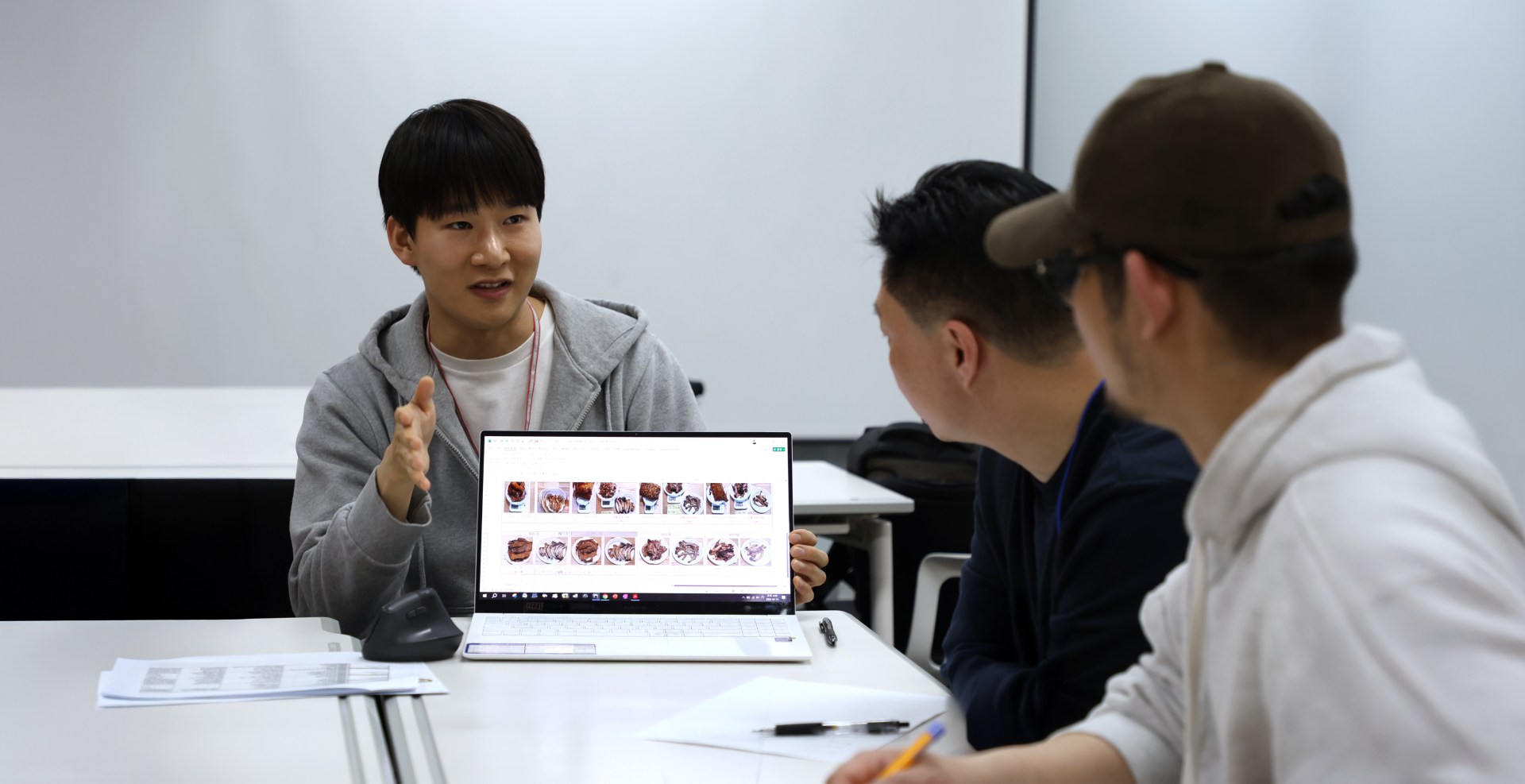 ‘크레잇’ 제품에 대한 질문에 개발자가 직접 사용법과 활용 가능한 메뉴까지 알려준다