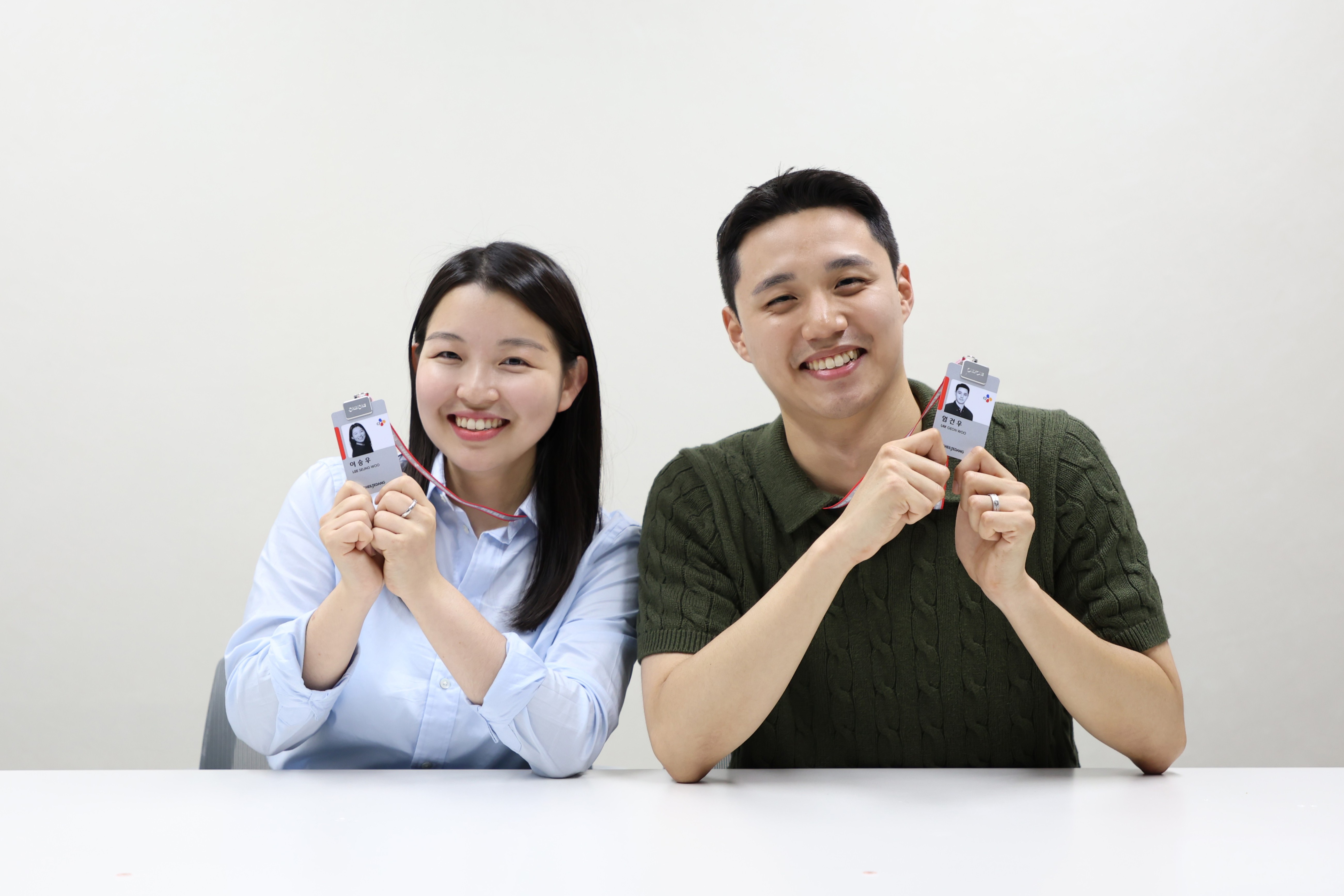 Future Marketer League 전형 입사자 이승우님(왼쪽), 엄건우님(오른쪽)